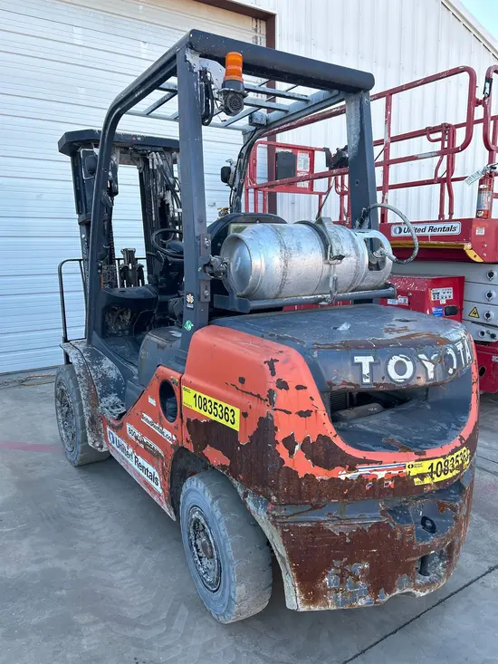2018 Toyota 8FGU30 Warehouse Forklift
