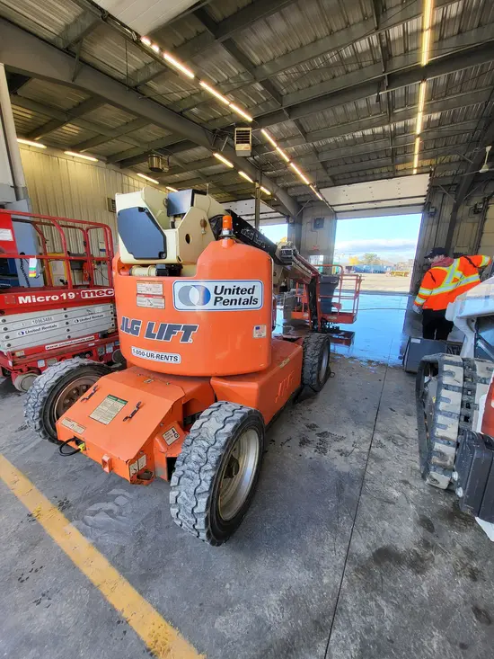 2014 JLG E450AJ Articulating Boom Lift