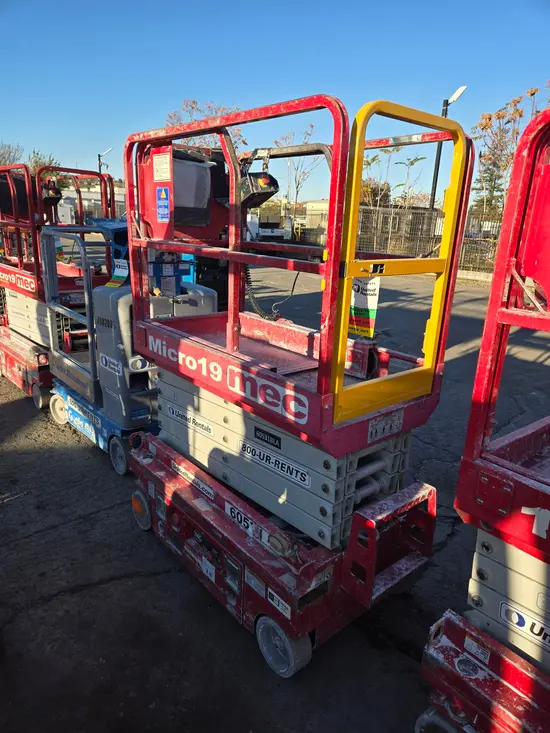 2018 MEC MICRO 19 Scissor Lift