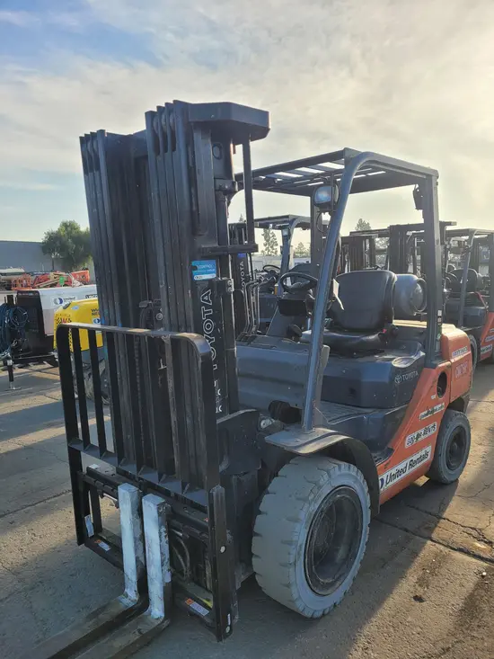 2018 Toyota 8FGU30 Warehouse Forklift