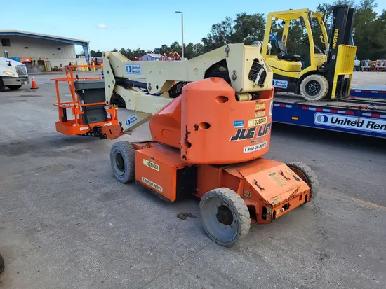 2014 JLG E400AN Articulating Boom Lift