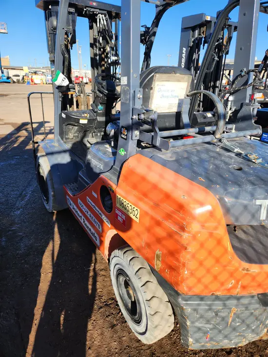 2018 Toyota 8FGU30 Warehouse Forklift
