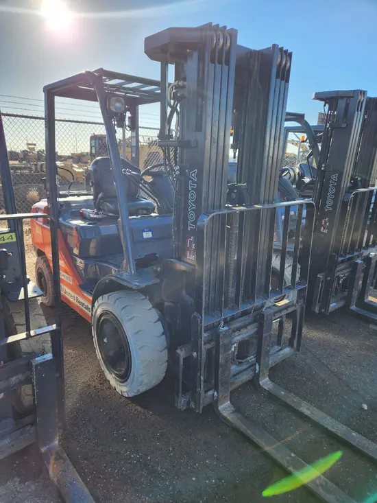 2018 Toyota 8FGU30 Warehouse Forklift