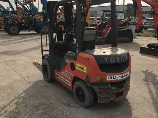 2017 Toyota 8FDU25 Warehouse Forklift
