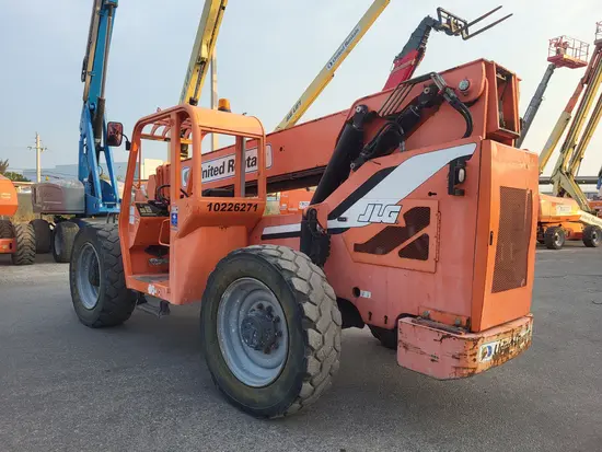 2014 SKYTRAK 8042 Forklift