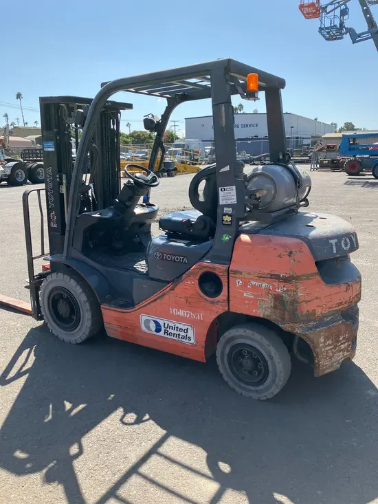 2015 Toyota 8FGU25 Warehouse Forklift