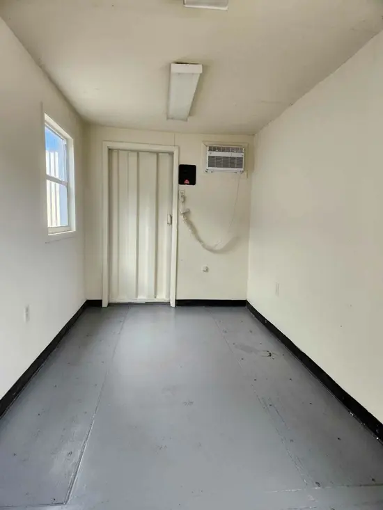 2018 MOBILE TRL 40' WITH 1 Ground-Level Office Container