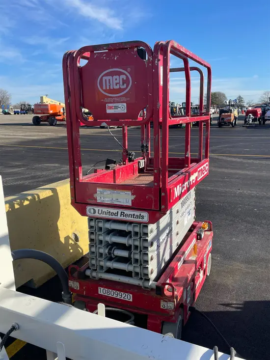 2018 MEC MICRO 19 Scissor Lift