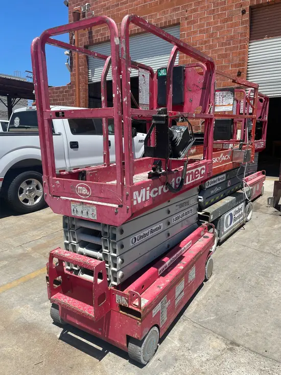 2018 MEC MICRO 19 Scissor Lift