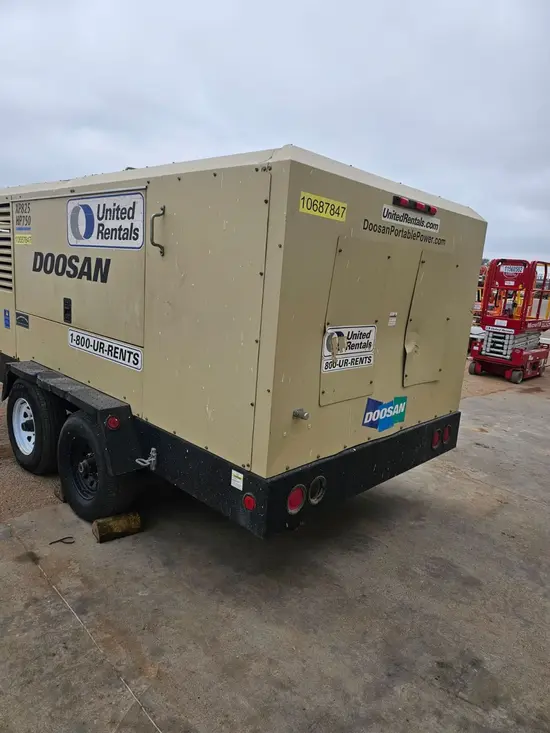 2017 Doosan XP825/HP750WCU Air Compressor