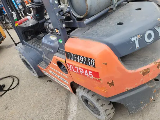 2017 Toyota 8FGU25 Warehouse Forklift