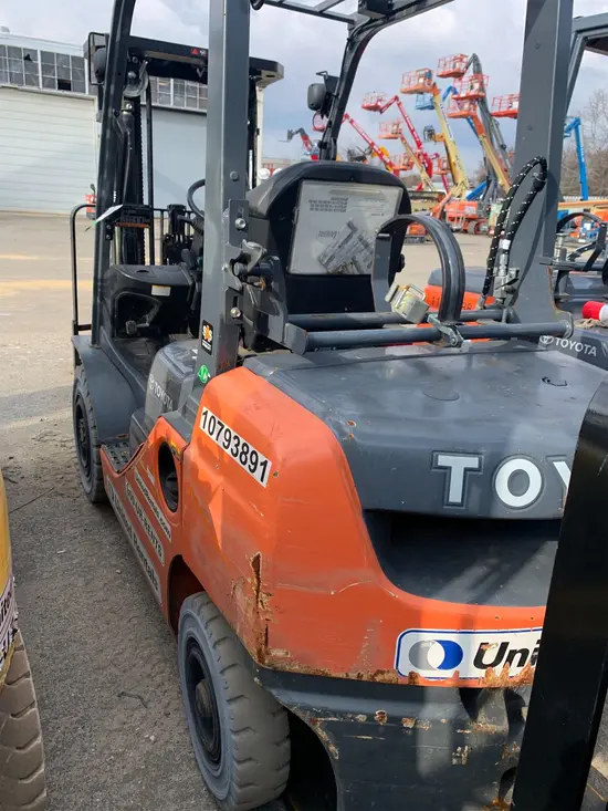 2018 Toyota 8FGU25 Warehouse Forklift