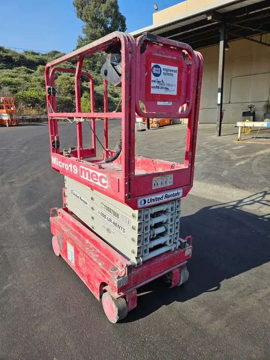 2018 MEC MICRO 19 Scissor Lift