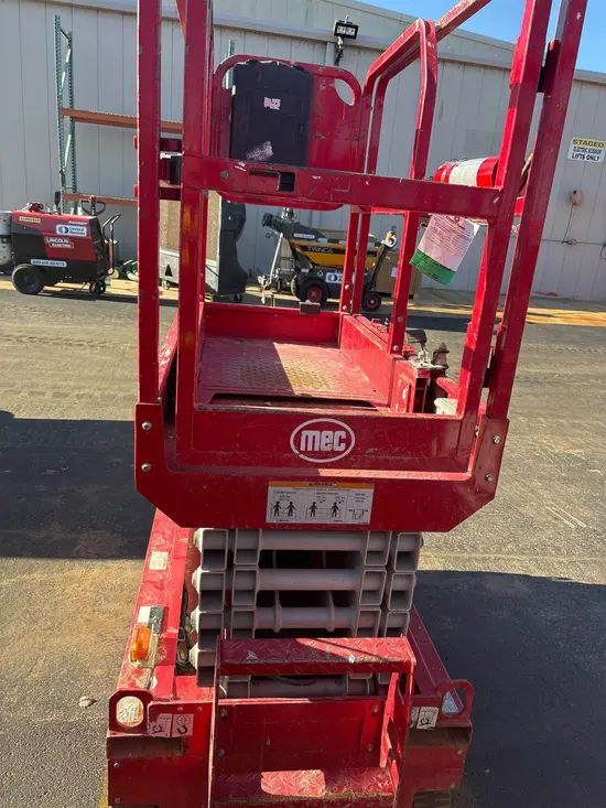 2018 MEC MICRO 19 Scissor Lift