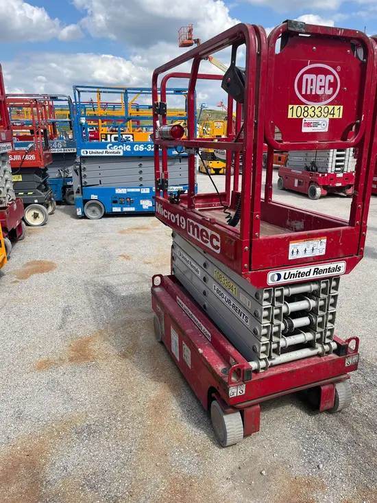 2018 MEC MICRO 19 Scissor Lift