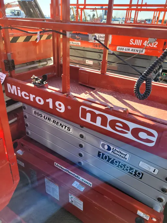 2018 MEC MICRO 19 Scissor Lift
