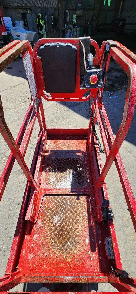 2018 MEC MICRO 19 Scissor Lift