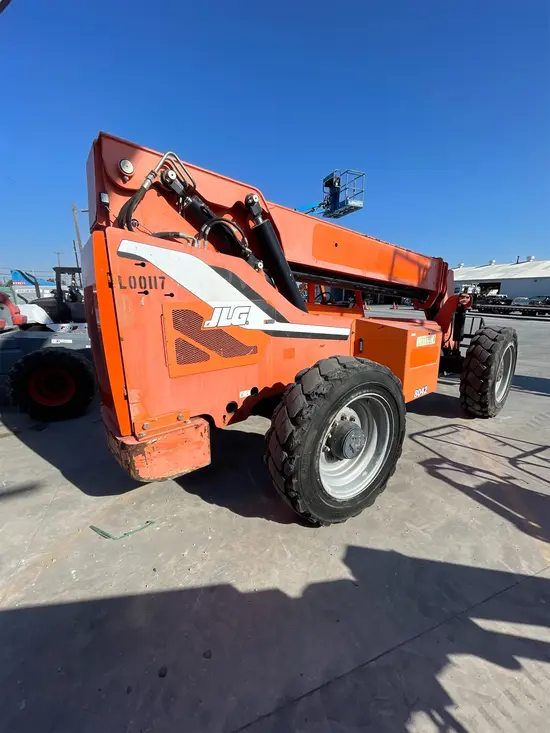 2014 SKYTRAK 8042 Forklift