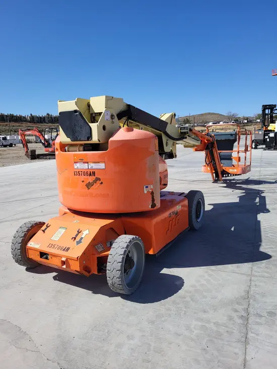 2014 JLG E400AJPN Articulating Boom Lift