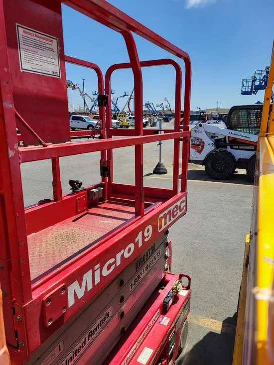 2018 MEC MICRO 19 Scissor Lift