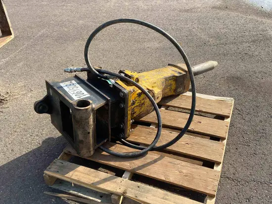2017 Atlas Copco SB 452 Attachment
