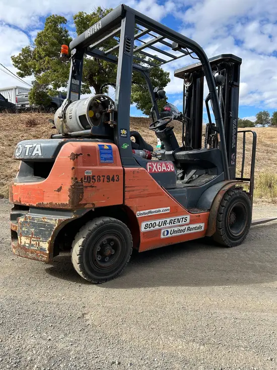 2017 Toyota 8FGU25 Warehouse Forklift