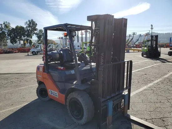 2016 Toyota 8FGU30 Warehouse Forklift