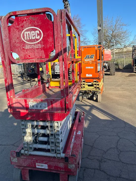 2017 MEC MICRO 19 Scissor Lift