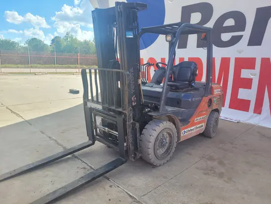 2018 Toyota 8FDU30 Warehouse Forklift