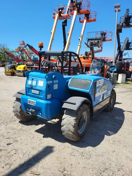 2015 Genie GTH-5519 Forklift
