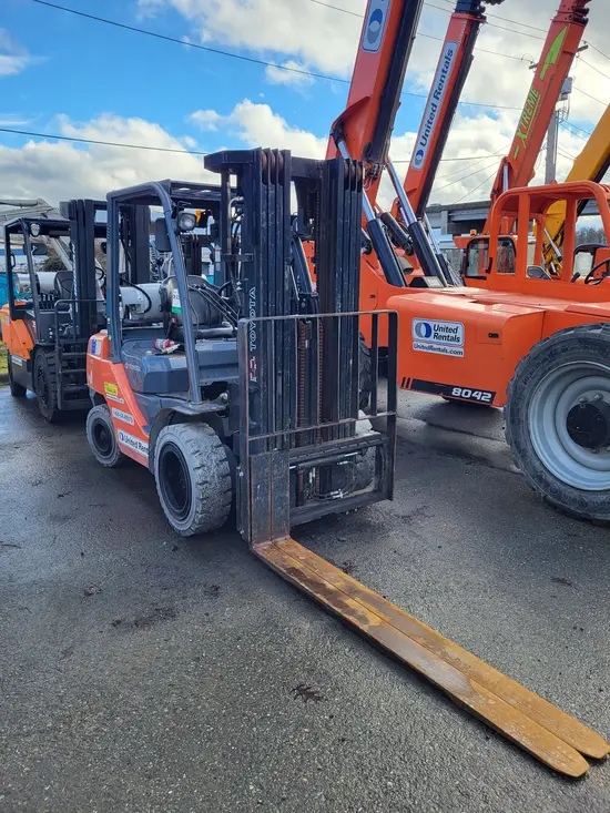 2017 Toyota 8FGU30 Warehouse Forklift