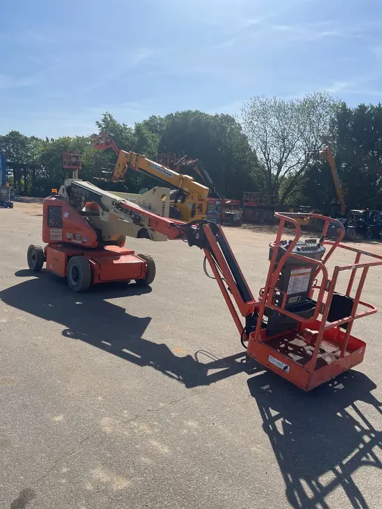 2015 JLG E400AJPN Articulating Boom Lift