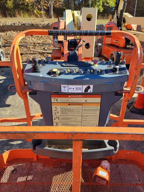 2013 JLG E450AJ Articulating Boom Lift
