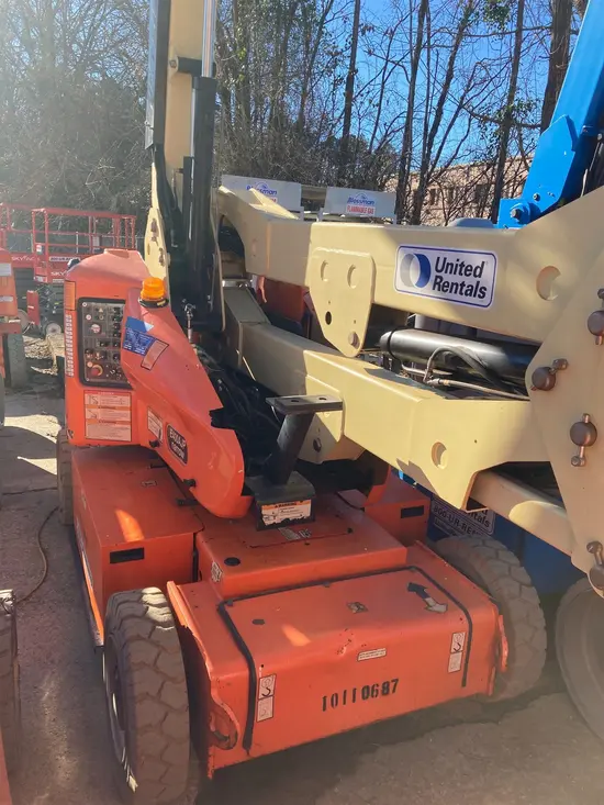 2013 JLG E400AJPN Articulating Boom Lift