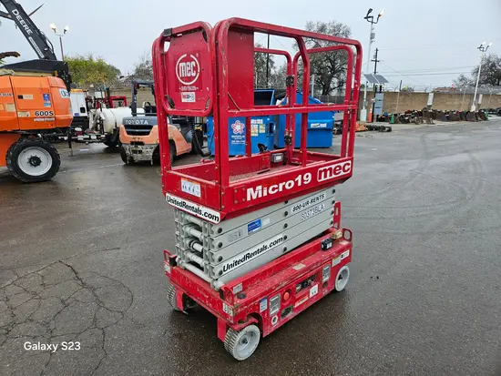 2018 MEC MICRO 19 Scissor Lift