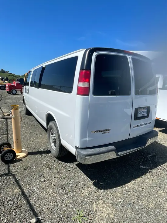 2016 CHEVROLET 3500EXTLSGRWD Vehicle