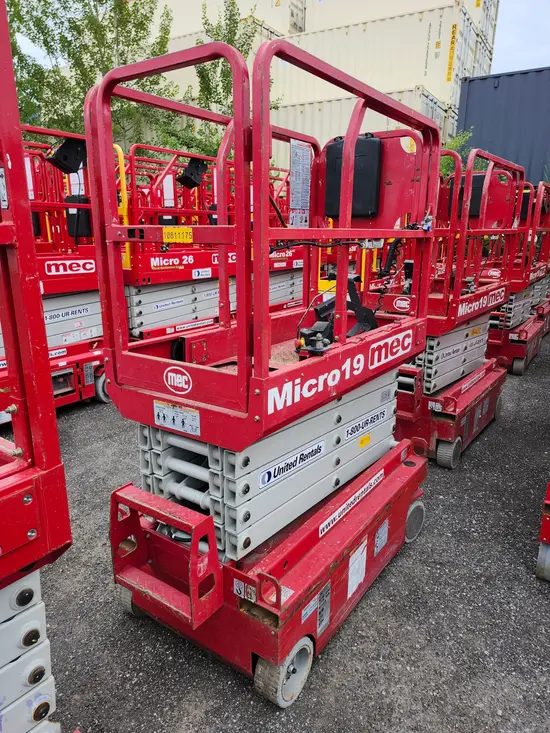 2018 MEC MICRO 19 Scissor Lift
