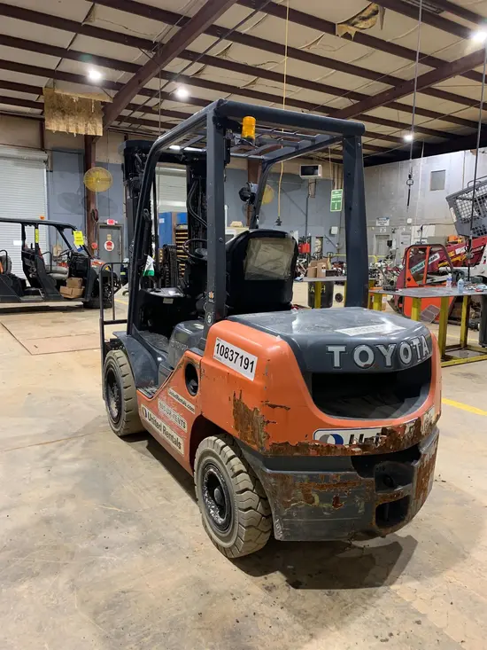 2018 Toyota 8FDU30 Warehouse Forklift