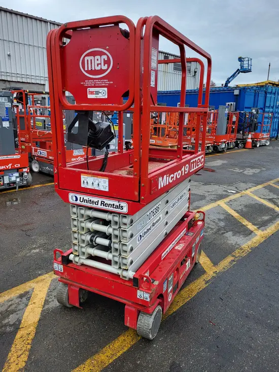 2018 MEC MICRO 19 Scissor Lift
