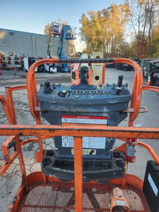 2013 JLG E400AJPN Articulating Boom Lift