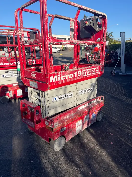 2018 MEC MICRO 19 Scissor Lift