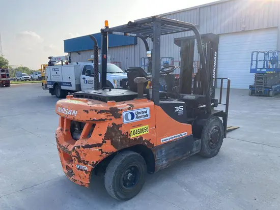 2016 Doosan D35S-7 Warehouse Forklift