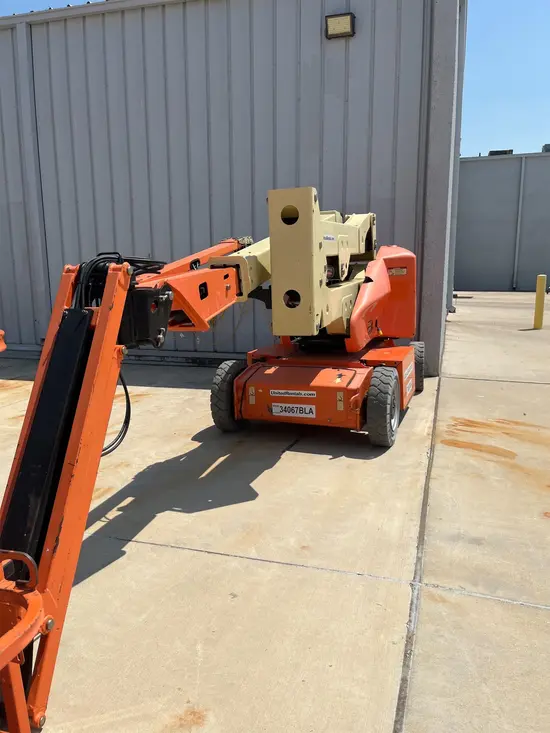 2016 JLG E400AJPN Articulating Boom Lift
