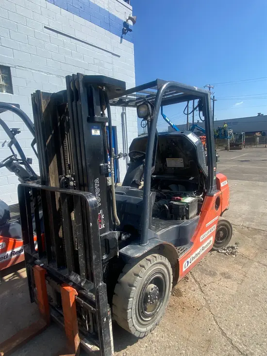 2017 Toyota 8FGU25 Warehouse Forklift