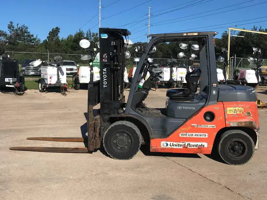 2019 Toyota 8FD35U Warehouse Forklift
