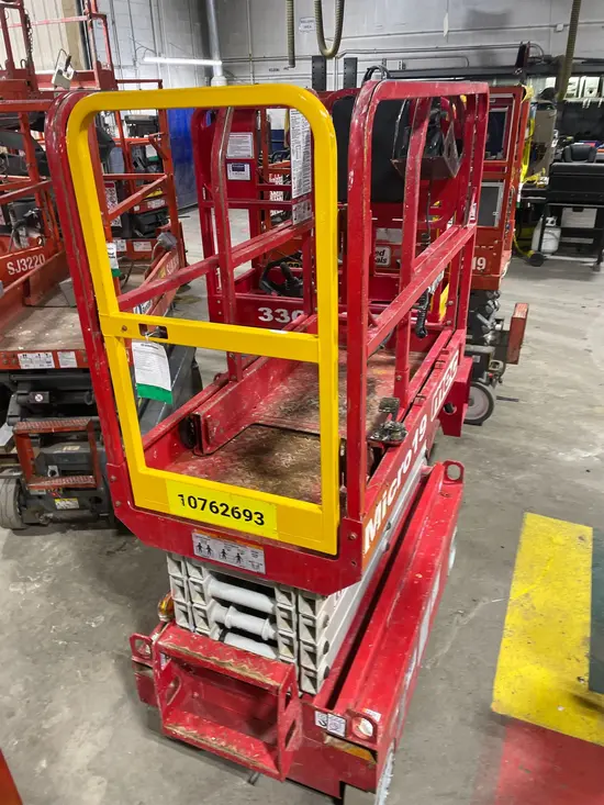 2018 MEC MICRO 19 Scissor Lift