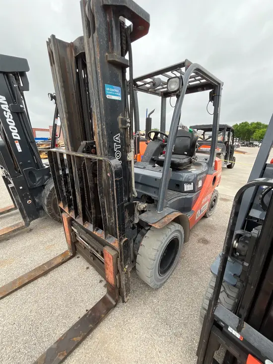 2016 Toyota 8FDU25 Warehouse Forklift