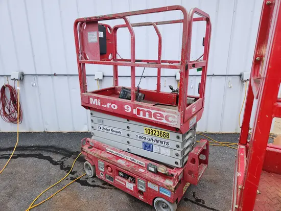 2018 MEC MICRO 19 Scissor Lift