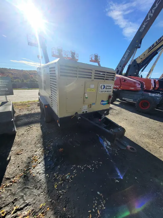 2017 Doosan XP825/HP750WCU Air Compressor