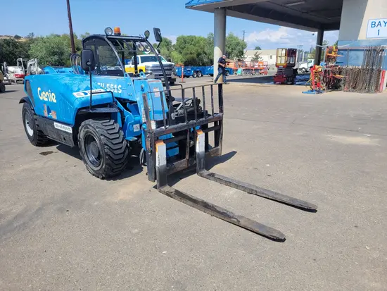 2017 Genie GTH-5519 Forklift